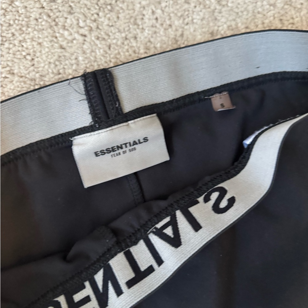 Essentials Leggings - Picture 4 of 5